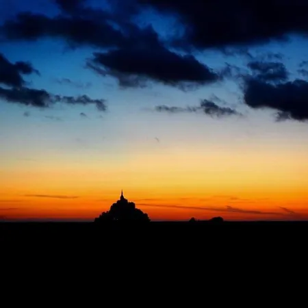 בית נופש In Near Mont Saint Michel *